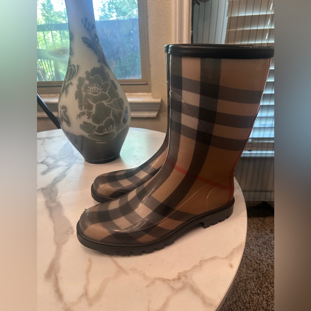 Authentic Burberry Rain Boot; Used; Classic Style; Luxury
